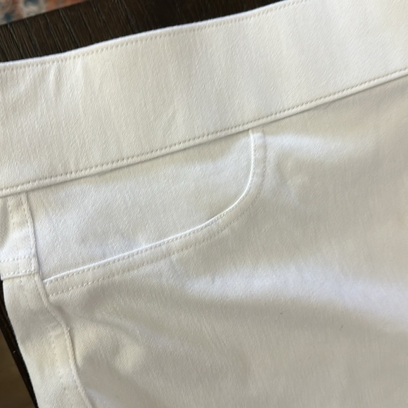 Women’s size 3x white jeggings with back pockets NWOT - Picture 3 of 7